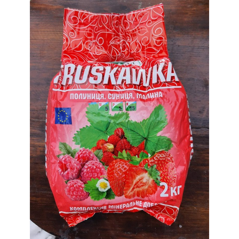 Комплексне добриво TRUSKAWKA для полуниці NPK 5:5:15  , 2 кг